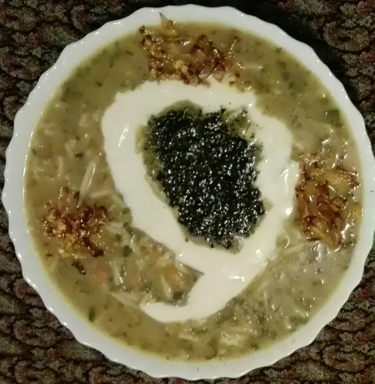 آش رشته جاافتاده با نعناع داغ و پیازداغ