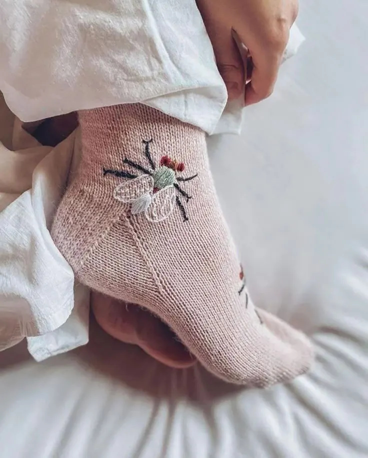 جوراب پشمی گلدوزی‌شده برای شب‌های دنج گیمینگ