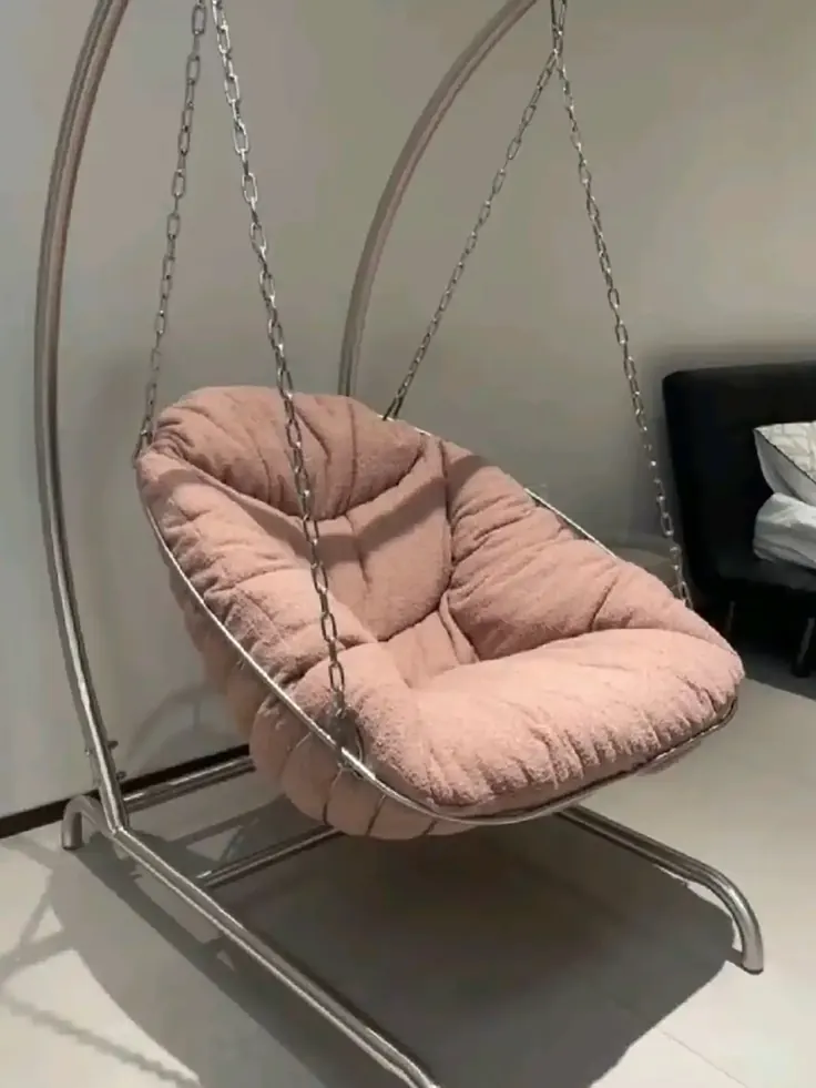 تاب پارچه‌ای صورتی برای استراحت بین بازی